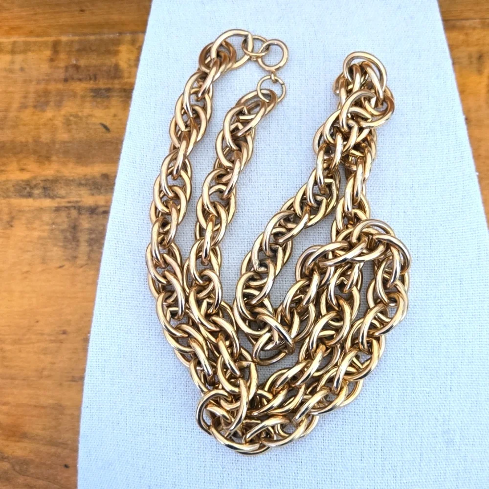 Heavy Solid Gold Tone Chain Link Necklace - Picture 2 of 5